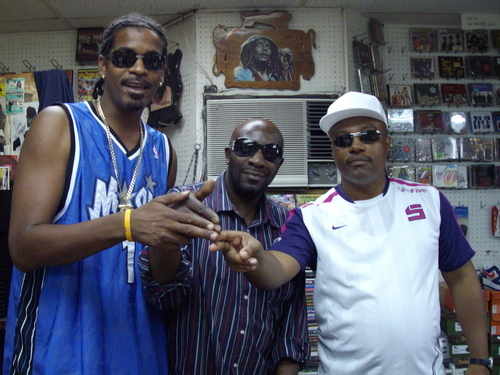 CLINARK AT DUB CITY RECORDS with LENKY and DONAVON AUG 2007 Bermuda